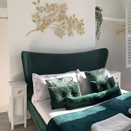 Modern Town Centre Flat - Free Shared Parking, King Size Bed, 5 Minutes Walk To Beach Борнмут Екстер'єр фото