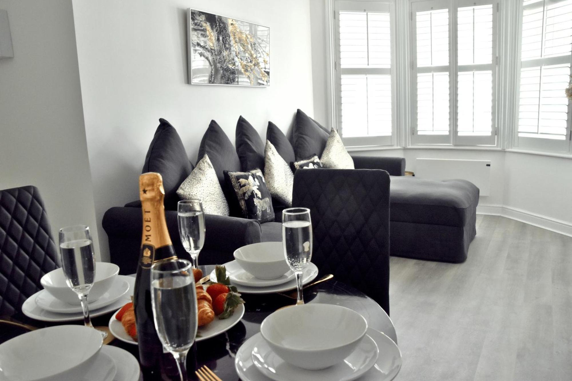 Modern Town Centre Flat - Free Shared Parking, King Size Bed, 5 Minutes Walk To Beach Борнмут Екстер'єр фото