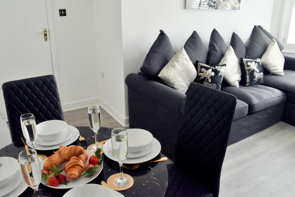 Modern Town Centre Flat - Free Shared Parking, King Size Bed, 5 Minutes Walk To Beach Борнмут Екстер'єр фото