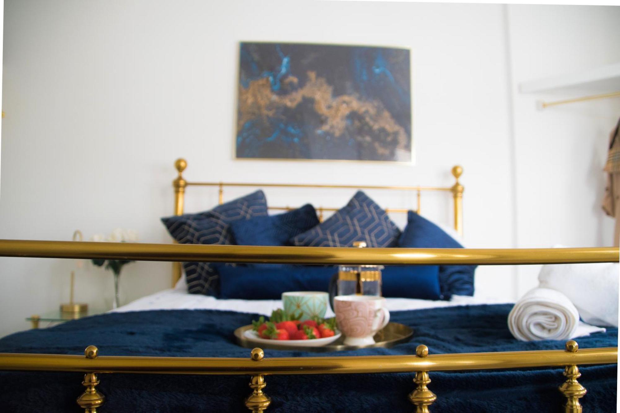 Modern Town Centre Flat - Free Shared Parking, King Size Bed, 5 Minutes Walk To Beach Борнмут Екстер'єр фото