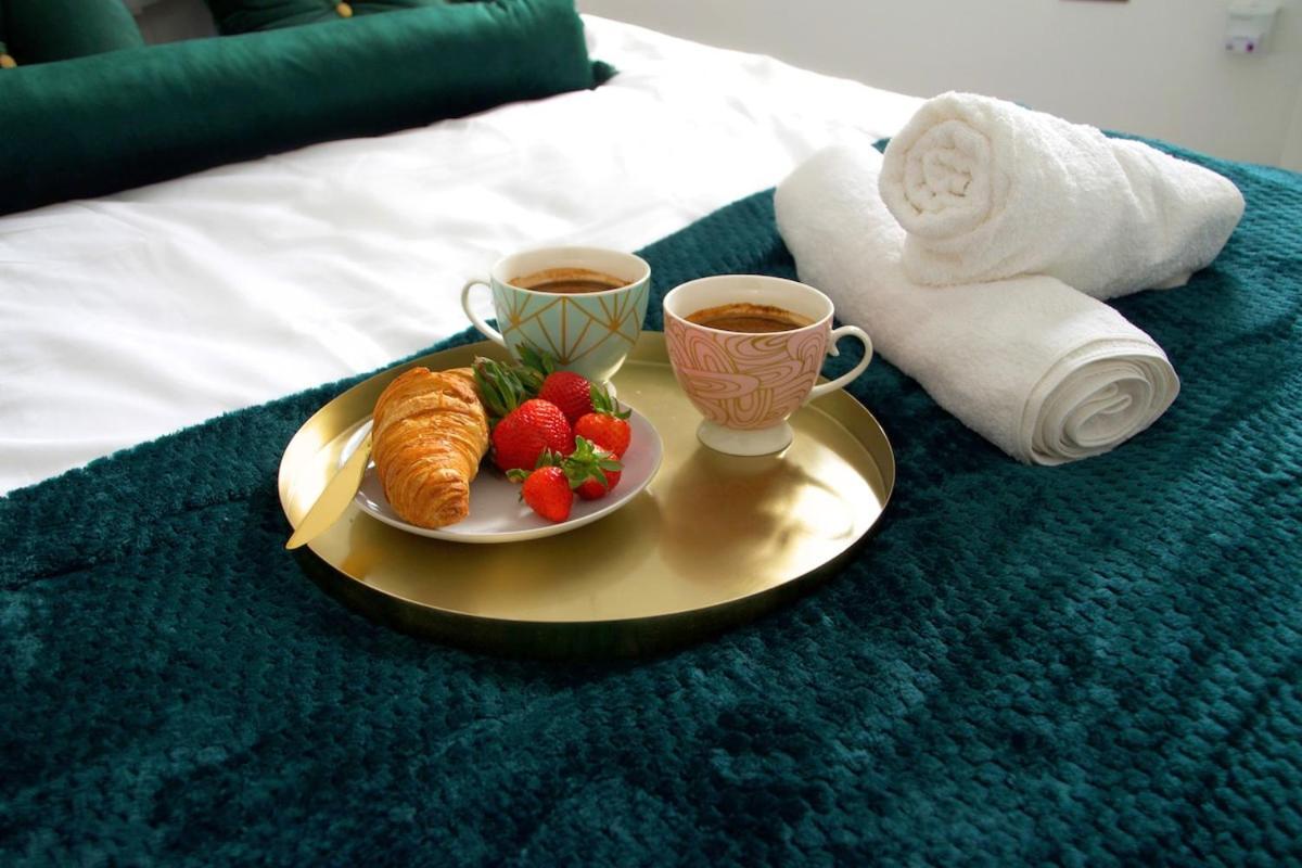 Modern Town Centre Flat - Free Shared Parking, King Size Bed, 5 Minutes Walk To Beach Борнмут Екстер'єр фото